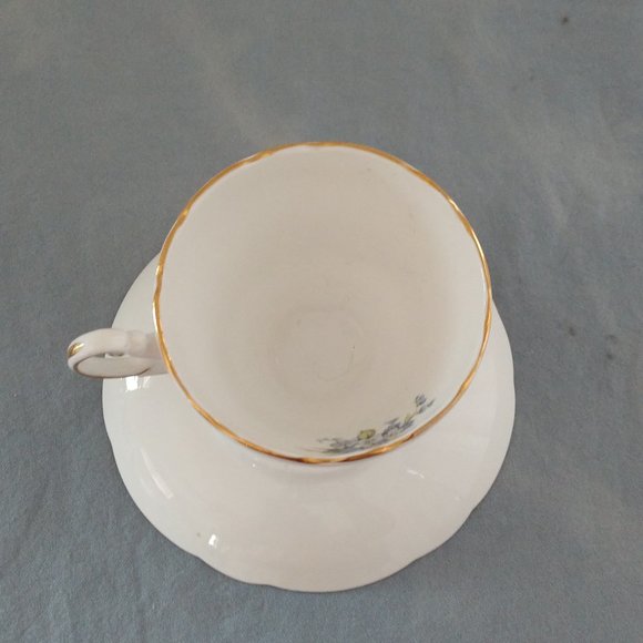 GROSVENOR BONE IN CHINA ENGLAND FLORAL BLUE WHITE SCALLOPED GOLD RIM TEA CUP - Picture 9 of 15